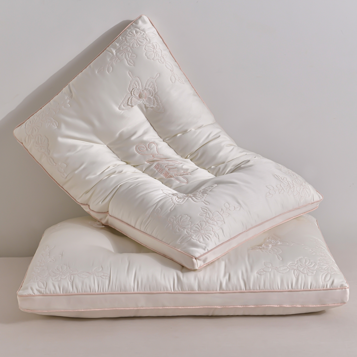 （总）小桃姐家纺 2025年新款蚕丝刺绣蝴蝶枕枕头枕芯定型款工艺款