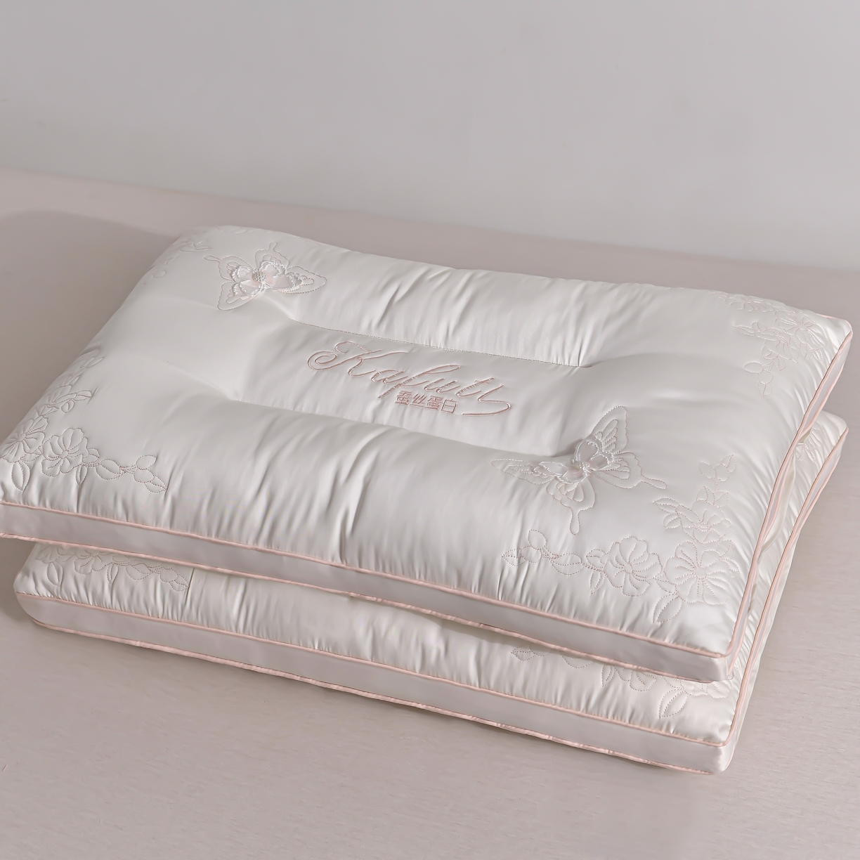 91家纺网 家纺一手货源 找家纺 （总）小桃姐家纺 2025年新款蚕丝刺绣蝴蝶枕枕头枕芯定型款工艺款