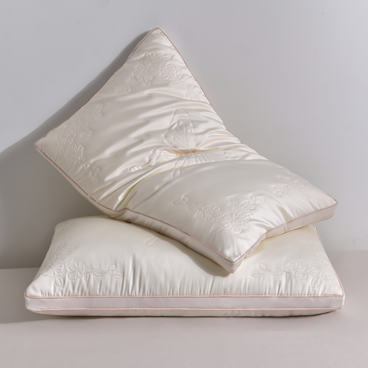 91家纺网 家纺一手货源 找家纺 （总）小桃姐家纺 2025年新款蚕丝刺绣蝴蝶枕枕头枕芯立体款工艺款