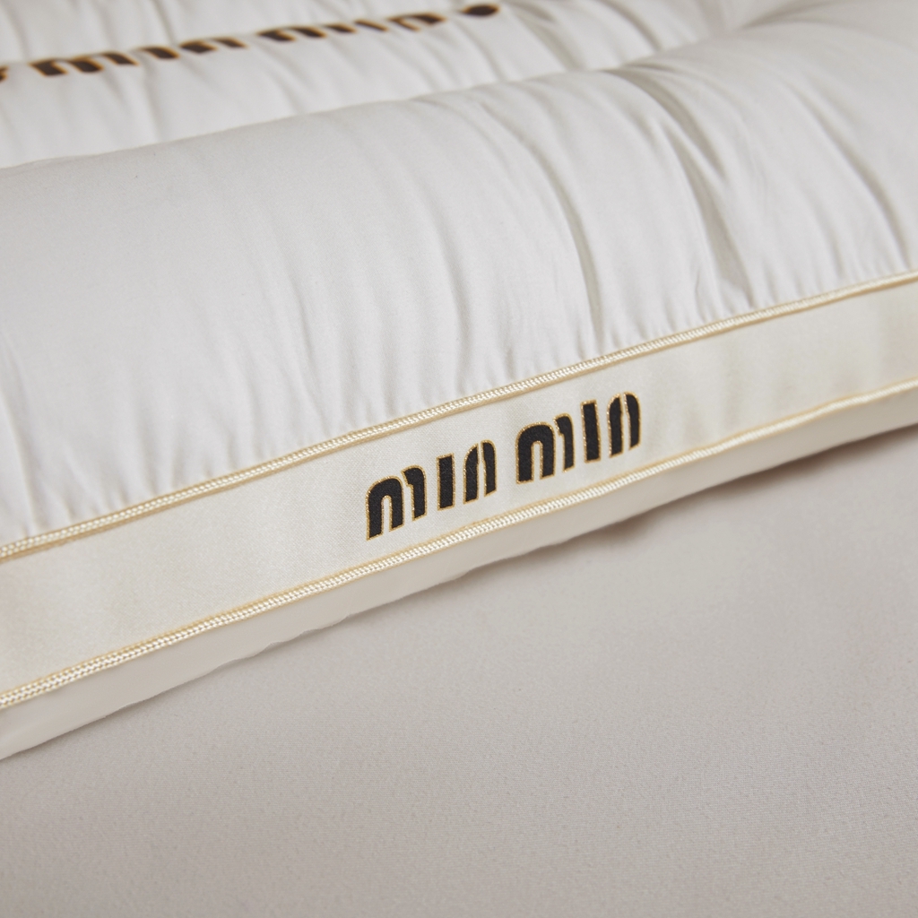 91家纺网 家纺一手货源 找家纺 （总）小桃姐家纺 2025新款MN黑色烫画 定型枕 枕头枕芯 立体枕