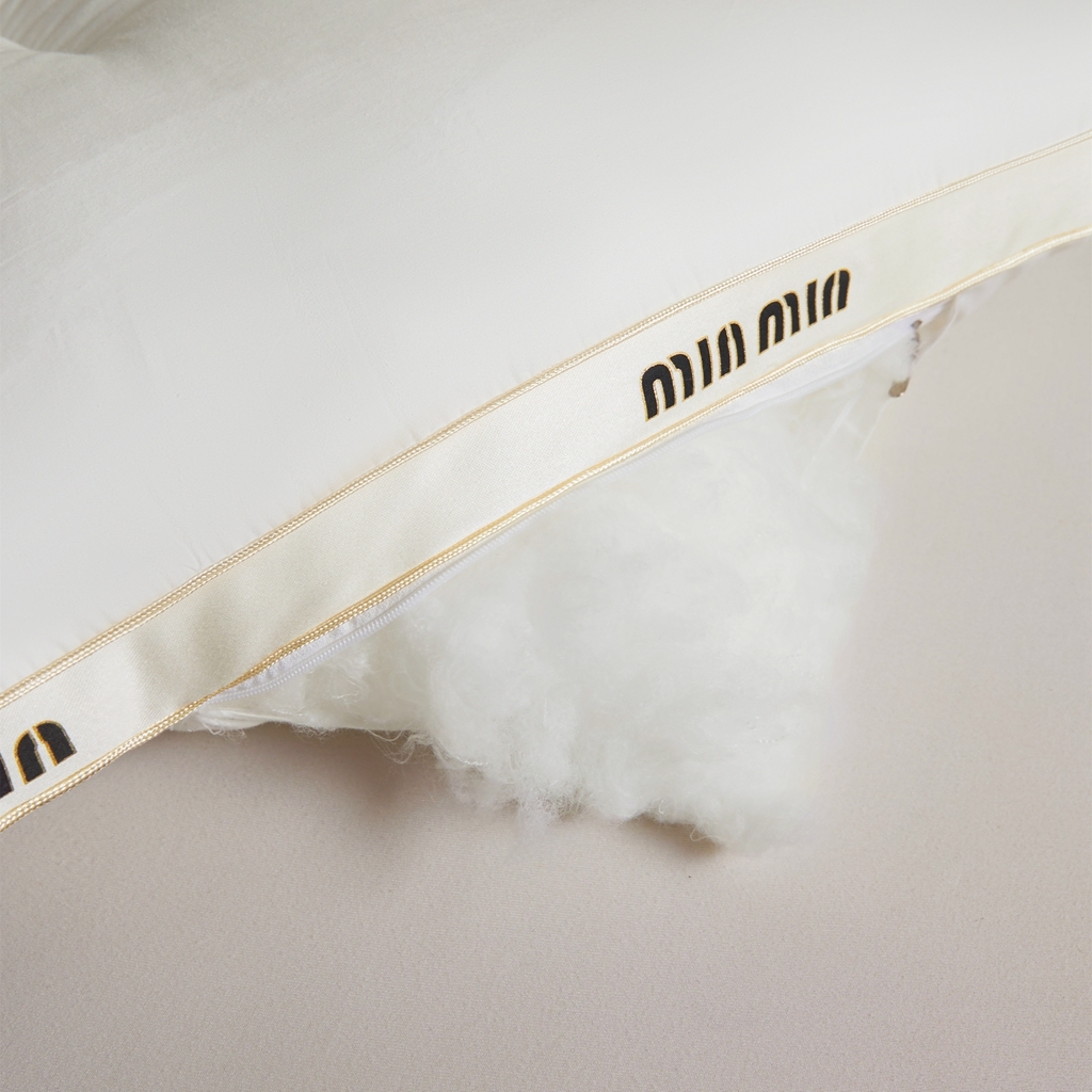 91家纺网 家纺一手货源 找家纺 （总）小桃姐家纺 2025新款MN黑色烫画 定型枕 枕头枕芯 立体枕