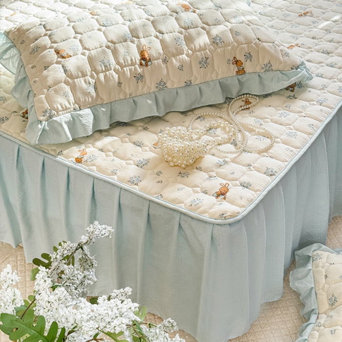 91家纺网 家纺一手货源 找家纺 禧缘家纺（原梦想家） 2026新款小清新皱皱纱木棉床裙式床笠印花三件套 兔兔