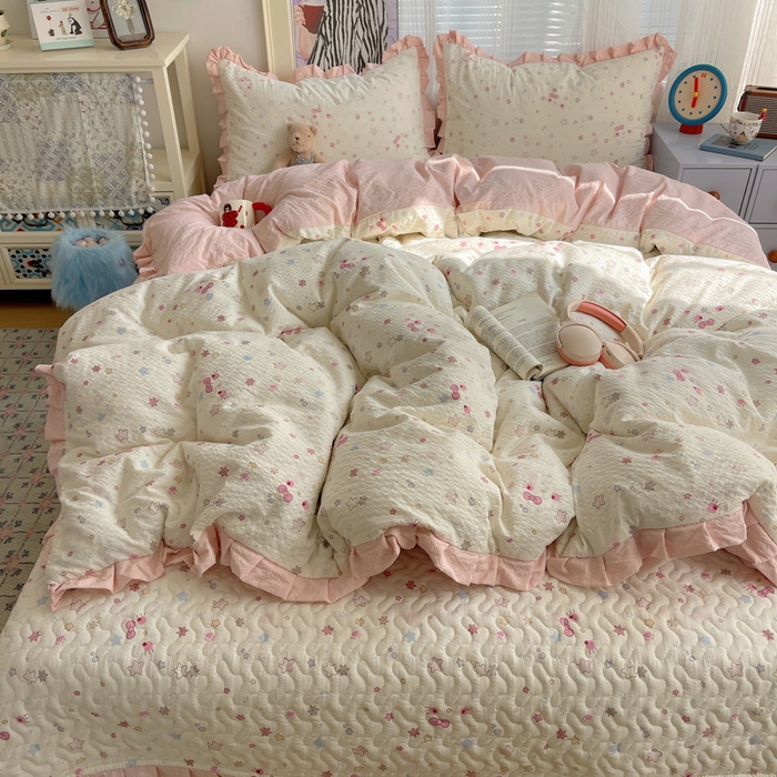 91家纺网 家纺一手货源 找家纺 迪梦姿家纺 2026新款高克重泡芙纱泡泡纱床盖款四件套系列 躲猫猫