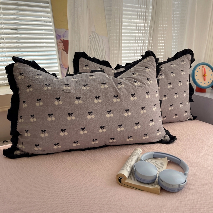 91家纺网 家纺一手货源 找家纺 迪梦姿家纺 2026新款高克重泡芙纱泡泡纱床盖款四件套系列 灰樱桃