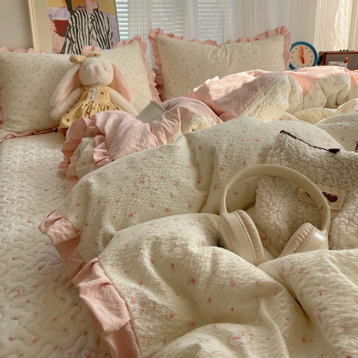 91家纺网 家纺一手货源 找家纺 迪梦姿家纺 2026新款高克重泡芙纱泡泡纱床盖款四件套系列 春日甜桃心米