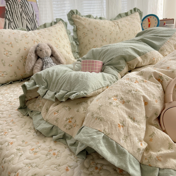 91家纺网 家纺一手货源 找家纺 迪梦姿家纺 2026新款高克重泡芙纱泡泡纱床盖款四件套系列 浅沙花影黄