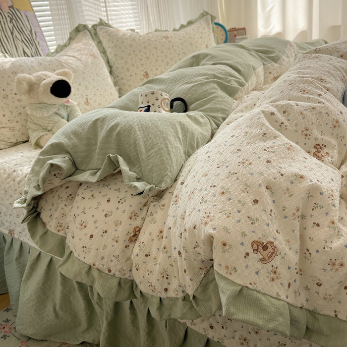 91家纺网 家纺一手货源 找家纺 迪梦姿家纺 2026新款高克重泡芙纱泡泡纱床盖款四件套系列 木马小花团