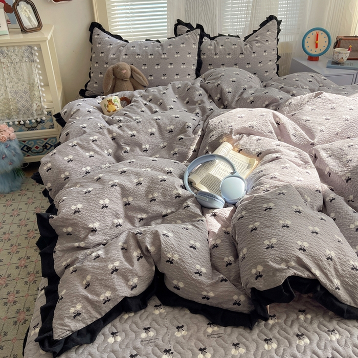 91家纺网 家纺一手货源 找家纺 迪梦姿家纺 2026新款高克重泡芙纱泡泡纱床盖款四件套系列 灰樱桃