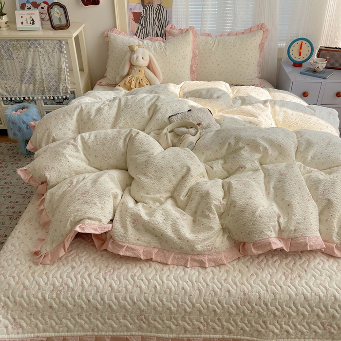 91家纺网 家纺一手货源 找家纺 迪梦姿家纺 2026新款高克重泡芙纱泡泡纱床盖款四件套系列 春日甜桃心米