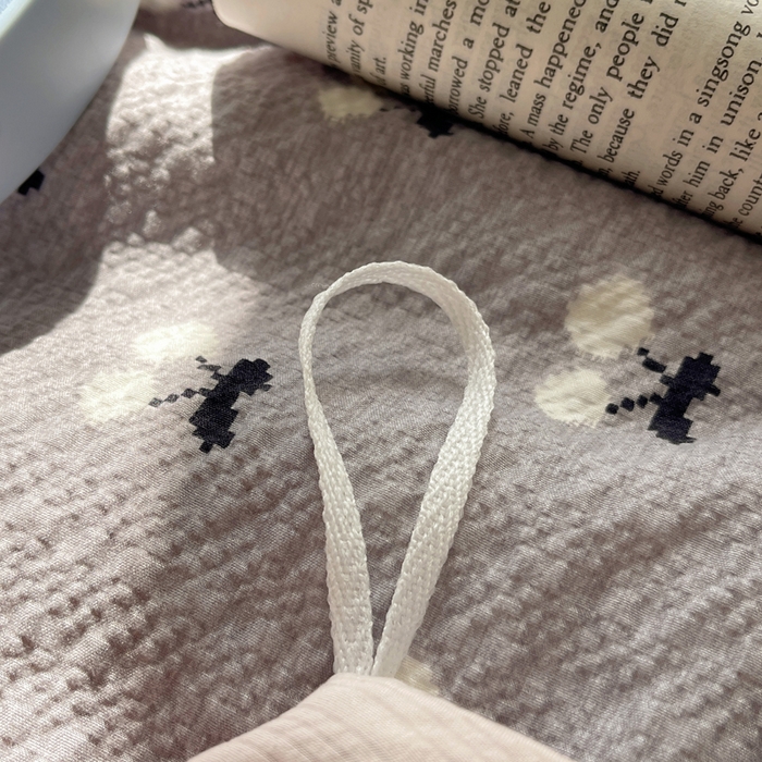 91家纺网 家纺一手货源 找家纺 迪梦姿家纺 2026新款高克重泡芙纱泡泡纱床盖款四件套系列 灰樱桃