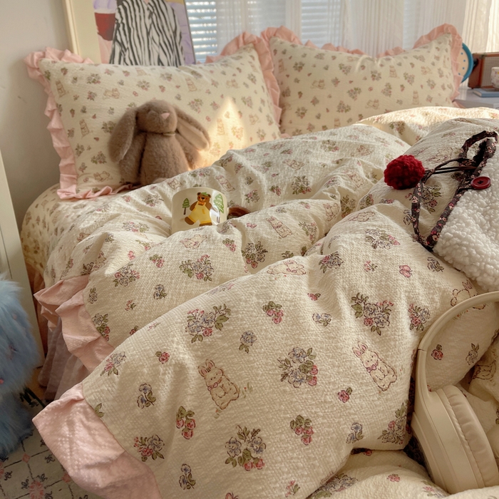 91家纺网 家纺一手货源 找家纺 迪梦姿家纺 2026新款高克重泡芙纱泡泡纱床盖款四件套系列 花野兔眠