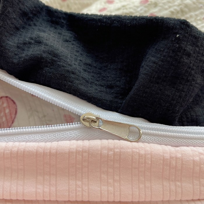 91家纺网 家纺一手货源 找家纺 迪梦姿家纺 2026新款高克重泡芙纱泡泡纱床盖款四件套系列 莓系花伐