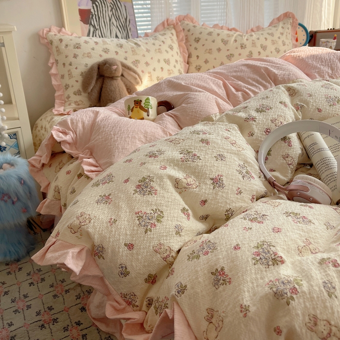 91家纺网 家纺一手货源 找家纺 迪梦姿家纺 2026新款高克重泡芙纱泡泡纱床盖款四件套系列 花野兔眠