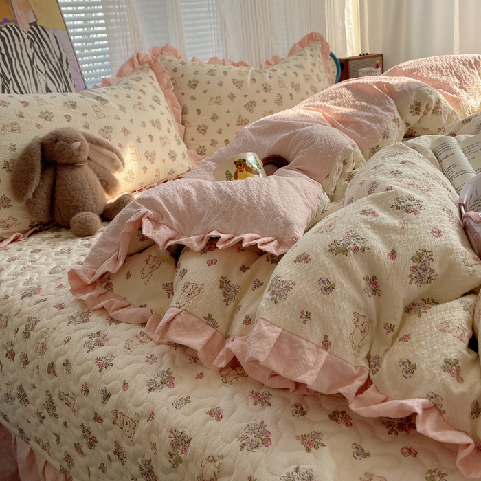 91家纺网 家纺一手货源 找家纺 迪梦姿家纺 2026新款高克重泡芙纱泡泡纱床盖款四件套系列 花野兔眠