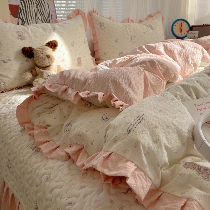 91家纺网 家纺一手货源 找家纺 迪梦姿家纺 2026新款高克重泡芙纱泡泡纱床盖款四件套系列 悦悦小兔