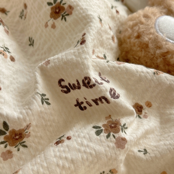 91家纺网 家纺一手货源 找家纺 迪梦姿家纺 2026新款高克重泡芙纱泡泡纱床盖款四件套系列 田园兔