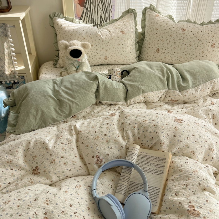 91家纺网 家纺一手货源 找家纺 迪梦姿家纺 2026新款高克重泡芙纱泡泡纱床盖款四件套系列 木马小花团