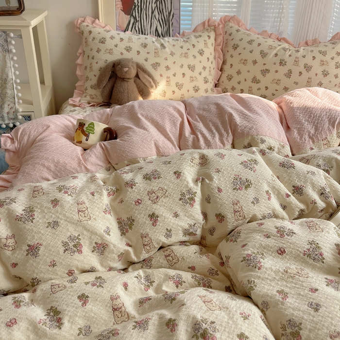 91家纺网 家纺一手货源 找家纺 迪梦姿家纺 2026新款高克重泡芙纱泡泡纱床盖款四件套系列 花野兔眠