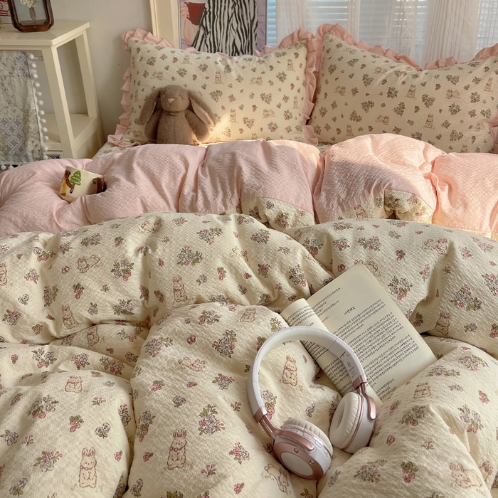 91家纺网 家纺一手货源 找家纺 迪梦姿家纺 2026新款高克重泡芙纱泡泡纱床盖款四件套系列 花野兔眠