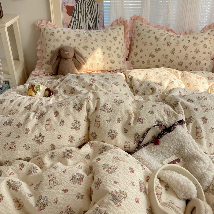 91家纺网 家纺一手货源 找家纺 迪梦姿家纺 2026新款高克重泡芙纱泡泡纱床盖款四件套系列 花野兔眠