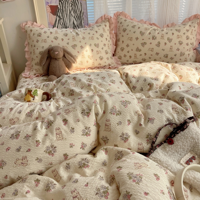 91家纺网 家纺一手货源 找家纺 迪梦姿家纺 2026新款高克重泡芙纱泡泡纱床盖款四件套系列 花野兔眠