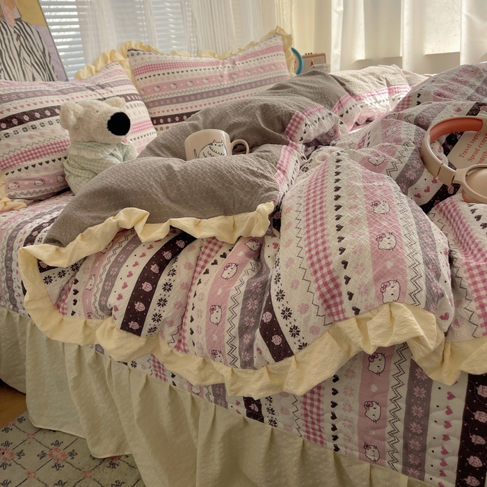 91家纺网 家纺一手货源 找家纺 迪梦姿家纺 2026新款高克重泡芙纱泡泡纱床盖款四件套系列 猫咪集粉