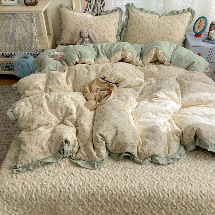 91家纺网 家纺一手货源 找家纺 迪梦姿家纺 2026新款高克重泡芙纱泡泡纱床盖款四件套系列 浅沙花影黄