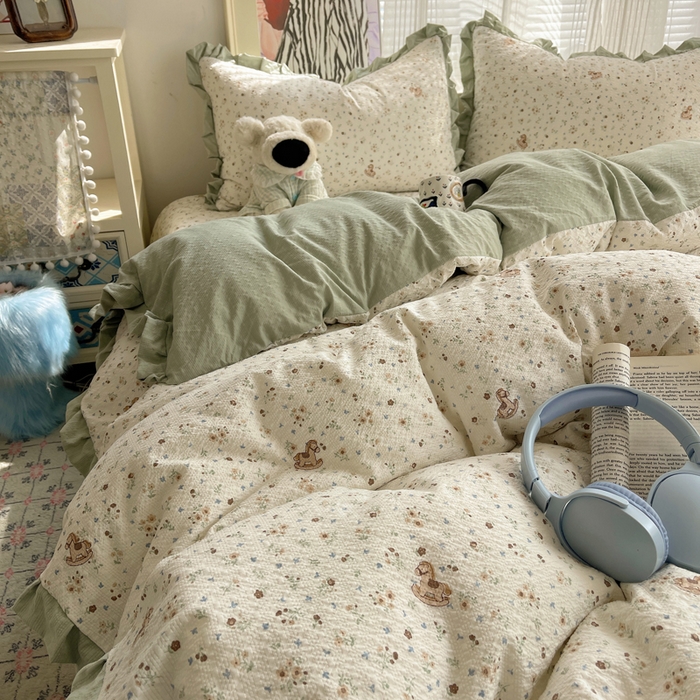 91家纺网 家纺一手货源 找家纺 迪梦姿家纺 2026新款高克重泡芙纱泡泡纱床盖款四件套系列 木马小花团