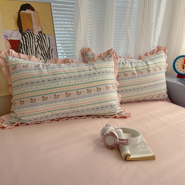 91家纺网 家纺一手货源 找家纺 迪梦姿家纺 2026新款高克重泡芙纱泡泡纱床盖款四件套系列 甜心木马卷