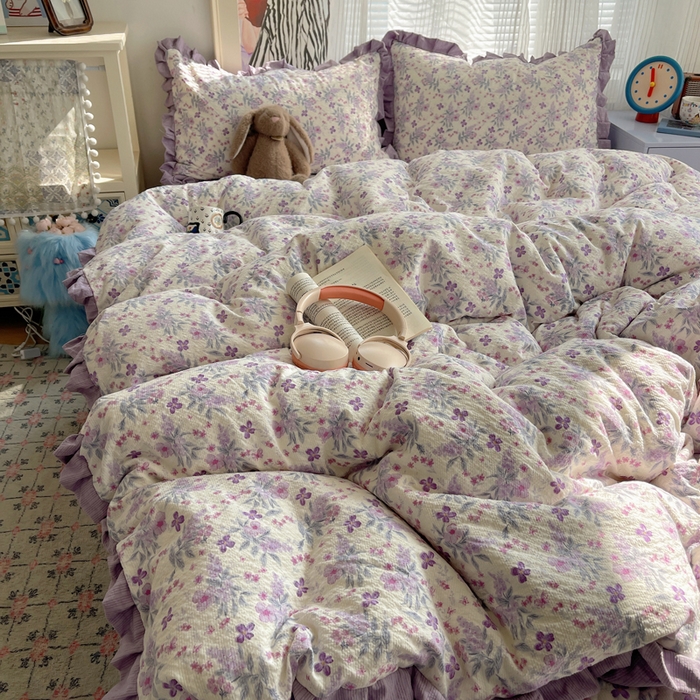 91家纺网 家纺一手货源 找家纺 迪梦姿家纺 2026新款高克重泡芙纱泡泡纱床盖款四件套系列 紫雾花蝶集