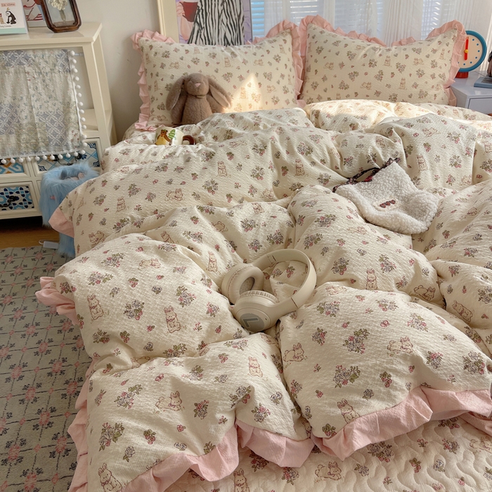 91家纺网 家纺一手货源 找家纺 迪梦姿家纺 2026新款高克重泡芙纱泡泡纱床盖款四件套系列 花野兔眠