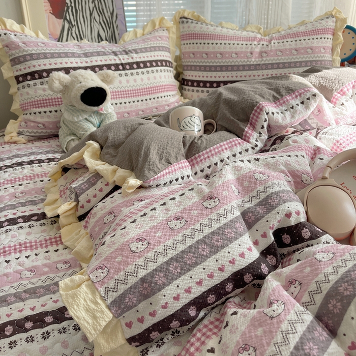 91家纺网 家纺一手货源 找家纺 迪梦姿家纺 2026新款高克重泡芙纱泡泡纱床盖款四件套系列 猫咪集粉