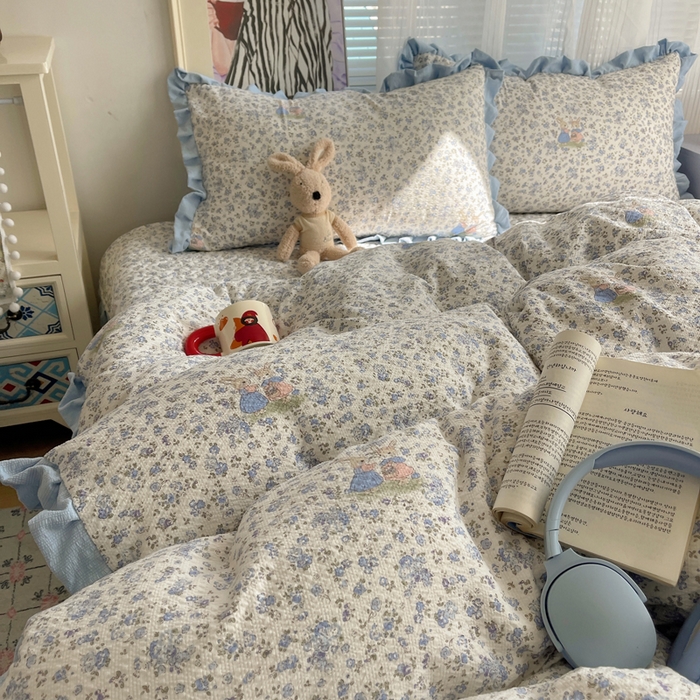 91家纺网 家纺一手货源 找家纺 迪梦姿家纺 2026新款高克重泡芙纱泡泡纱床盖款四件套系列 兔仔花田