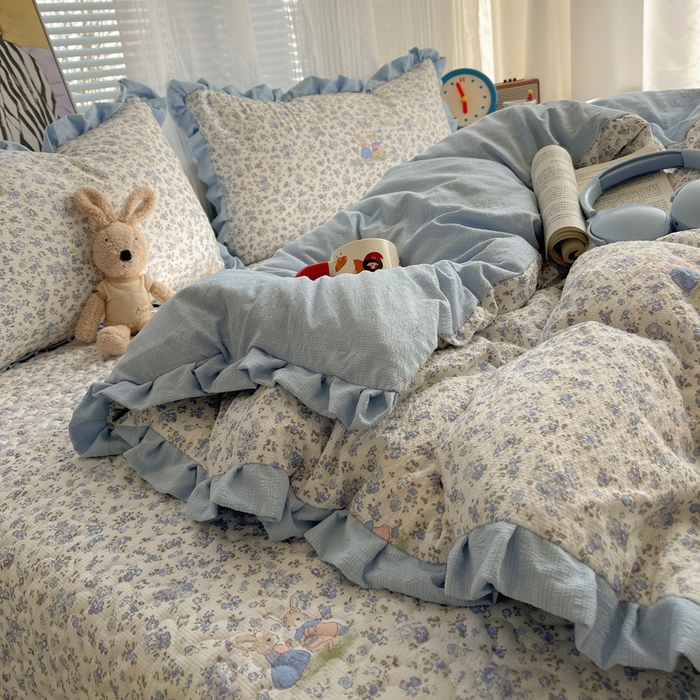 91家纺网 家纺一手货源 找家纺 迪梦姿家纺 2026新款高克重泡芙纱泡泡纱床盖款四件套系列 兔仔花田