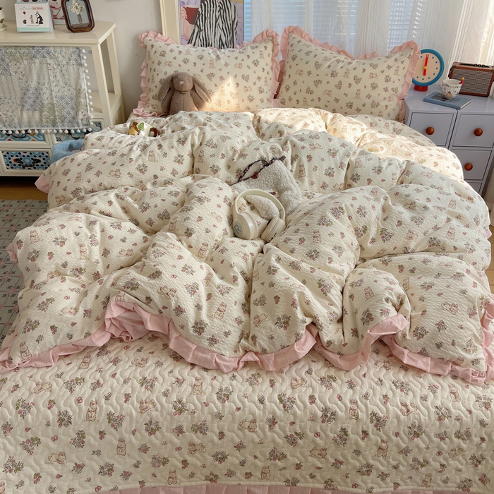 91家纺网 家纺一手货源 找家纺 迪梦姿家纺 2026新款高克重泡芙纱泡泡纱床盖款四件套系列 花野兔眠