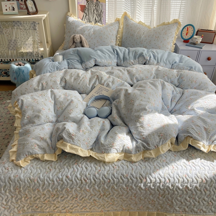 91家纺网 家纺一手货源 找家纺 迪梦姿家纺 2026新款高克重泡芙纱泡泡纱床盖款四件套系列 浅沙花影蓝