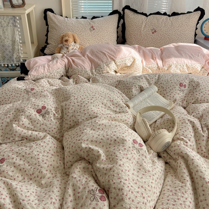 91家纺网 家纺一手货源 找家纺 迪梦姿家纺 2026新款高克重泡芙纱泡泡纱床盖款四件套系列 莓系花伐