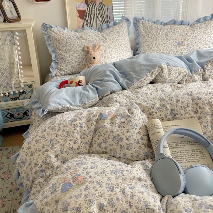 91家纺网 家纺一手货源 找家纺 迪梦姿家纺 2026新款高克重泡芙纱泡泡纱床盖款四件套系列 兔仔花田