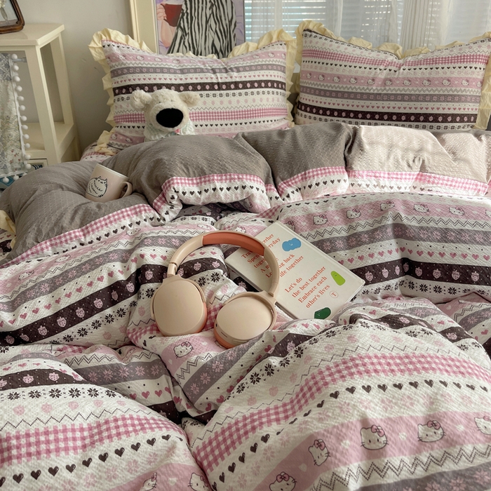 91家纺网 家纺一手货源 找家纺 迪梦姿家纺 2026新款高克重泡芙纱泡泡纱床盖款四件套系列 猫咪集粉