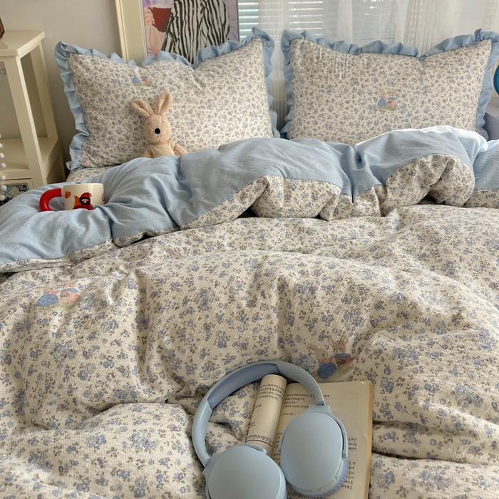 91家纺网 家纺一手货源 找家纺 迪梦姿家纺 2026新款高克重泡芙纱泡泡纱床盖款四件套系列 兔仔花田