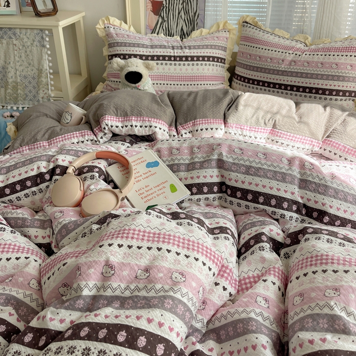 91家纺网 家纺一手货源 找家纺 迪梦姿家纺 2026新款高克重泡芙纱泡泡纱床盖款四件套系列 猫咪集粉