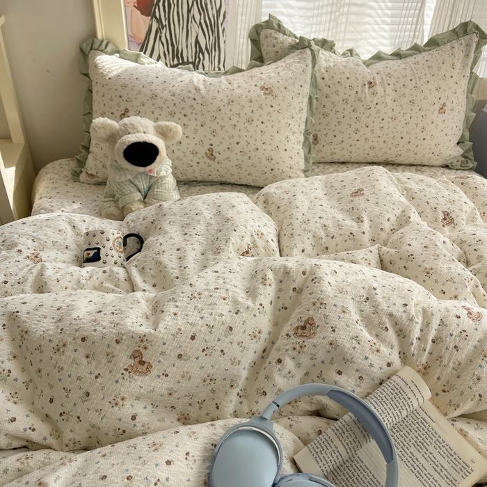 91家纺网 家纺一手货源 找家纺 迪梦姿家纺 2026新款高克重泡芙纱泡泡纱床盖款四件套系列 木马小花团