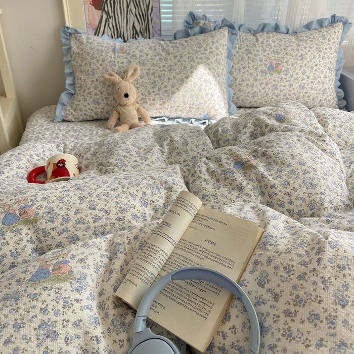 91家纺网 家纺一手货源 找家纺 迪梦姿家纺 2026新款高克重泡芙纱泡泡纱床盖款四件套系列 兔仔花田