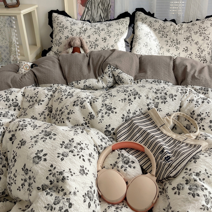 91家纺网 家纺一手货源 找家纺 迪梦姿家纺 2026新款高克重泡芙纱泡泡纱床盖款四件套系列 只闻花香