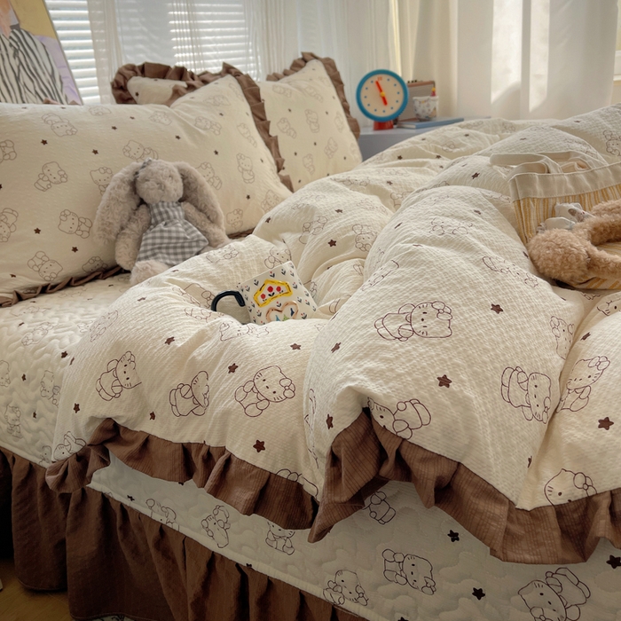 91家纺网 家纺一手货源 找家纺 迪梦姿家纺 2026新款高克重泡芙纱泡泡纱床盖款四件套系列 描线小猫咖