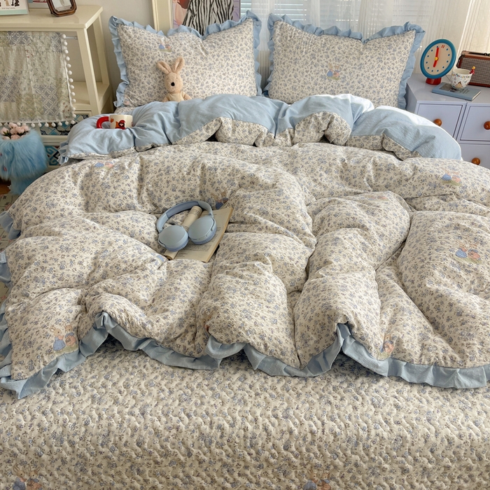 91家纺网 家纺一手货源 找家纺 迪梦姿家纺 2026新款高克重泡芙纱泡泡纱床盖款四件套系列 兔仔花田