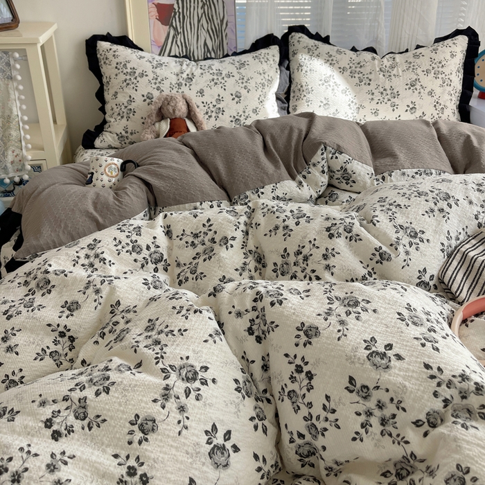 91家纺网 家纺一手货源 找家纺 迪梦姿家纺 2026新款高克重泡芙纱泡泡纱床盖款四件套系列 只闻花香