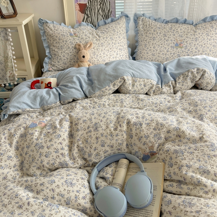 91家纺网 家纺一手货源 找家纺 迪梦姿家纺 2026新款高克重泡芙纱泡泡纱床盖款四件套系列 兔仔花田