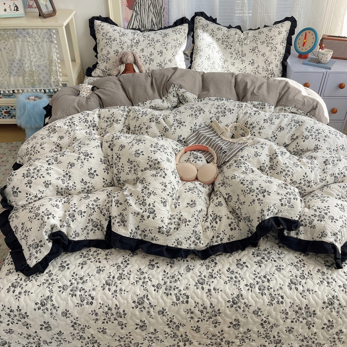 91家纺网 家纺一手货源 找家纺 迪梦姿家纺 2026新款高克重泡芙纱泡泡纱床盖款四件套系列 只闻花香