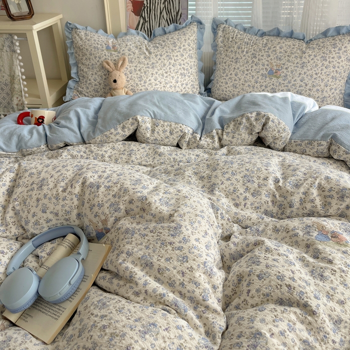 91家纺网 家纺一手货源 找家纺 迪梦姿家纺 2026新款高克重泡芙纱泡泡纱床盖款四件套系列 兔仔花田